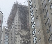 광주서 공사중이던 39층 아파트 외벽 '와르르'..1명 부상