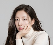 Former Lovelyz member Yein signs with new agency