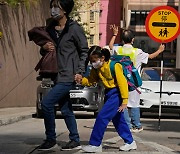 캐리람 장관 "14일부터 유치원·초등학교 일시 폐쇄"