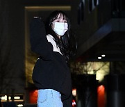 우주소녀 설아, '출근길 팬들 향한 귀여운 인사' [사진]
