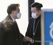 출근하는 김진욱 공수처장..공수처 오늘 검사회의