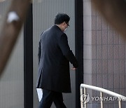 김진욱 공수처장 출근..공수처 오늘 검사회의