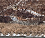 임진강변의 북한군