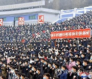 북한 청년들, '전원회의 결정 관철' 궐기대회 진행