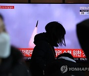 문대통령 "대선 앞둔 시기, 北 연속 미사일 발사 우려"(종합)