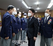 [포토]안철수 국민의당 후보, 재향군인회 예방
