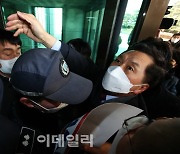 [포토]대검 출입 제지 당하는 김기현 국민의힘 원내대표