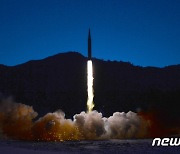 북한 "극초음속미사일 '최종' 시험발사 대성공"..김정은 참관