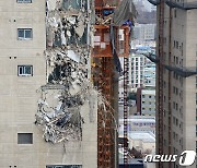 아파트 붕괴 '예견된 인재' 증언 속속 등장..원인규명 속도(종합)