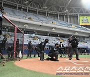 [포토] 스트라이크 적응 훈련 나선 KBO 심판들