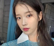 아이유 측 "시즌그리팅 오류·MD 불량 사과..악성게시물 고소 진행 중"[전문]