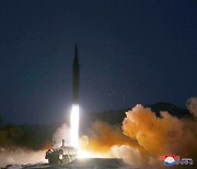 북한 "김정은 참관 하에 극초음속미사일 시험발사..1000km 표적명중"