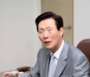 故신격호 동생 신준호 푸르밀 회장 대표 사퇴..아들 신동환, 단독 대표