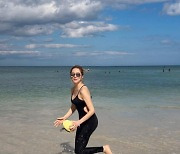 김애리, '♥김태우' 코로나 뚫고 떠난 하와이 바닷가에서 드러낸 건강 몸매!