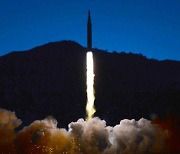 "북한 극초음속 미사일 성공, 제재 뚫고 이뤄낸 경이적 사변"