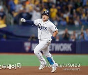 美 야구통계사이트 "최지만, 2022시즌 타율 0.226 12홈런 예상"
