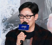'해적2' 감독 "1편과 독립된 가족 영화..판타지 비주얼에 집중"