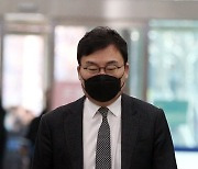 '횡령·배임 혐의' 법원 출석하는 이상직