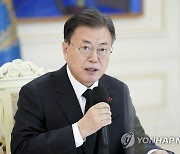 靑 "문대통령, 중동서 수소·방산협력 논의"..임종석 동행(종합)