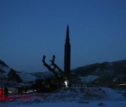 "북 미사일 위협 점증"..한·미·일 국방, 대응책 전화협의