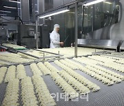 [르포]HMR 메카 CJ 인천공장 가보니..'만두' 재료투입 30분만에 냉동까지 '뚝딱'