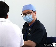 日 확진 급증에 병원 인력난 심화..기시다, 격리기간 단축 고려