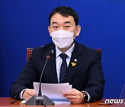 與 김용민 "野 변호사비 대납 의혹 악용, 법적 조치 고려해야"