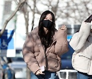 [E포토] 우주소녀 루다, '가려도 보이는 미소'