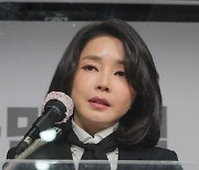 與 "김건희, 수원여대 임용 공개채용" vs 野 "바로 위촉"