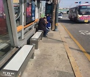 구미 버스승강장에 탄소발열 의자 등장