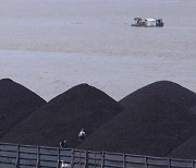 인도네시아, '석탄 선박' 37척 출항 허가..3척 곧 한국행