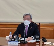 고승범 금융위원장 "회색코뿔소 현실화..금융위기 대응여력 유지해야"