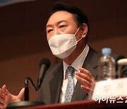 [아이포토]윤석열, "분권형 책임장관제 도입, 슬림한 청와대로 개편"