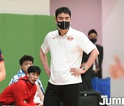 [JB포토] 경기 지켜보는 SK 허남영 코치