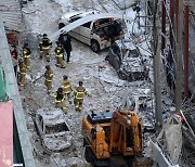 First of six workers detected among debris in Gwangju apartment collapse