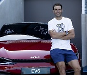 테니스 선수 '라파엘 나달', 호주오픈 일정 'EV6'로 소화한다