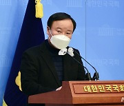 김재원 "安 지지, 행인이 비 피하는 것"..국민의당 "천박한 시각"