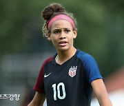 '코트의 악동' 로드먼 딸, 미국 여자축구 대표팀 최연소 발탁
