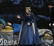 [TD포토] '왕의 죽음 앞에서 자신의 앞날을 걱정 하는 엘리자베스 왕비'