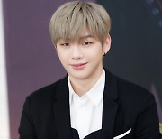 강다니엘, '대한민국 퍼스트브랜드 대상' 솔로가수상 수상.. 2년 연속