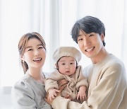 '10kg 감량' 나비, ♥남편·아들과 가족사진 "내 새끼 엄마 닮았네"