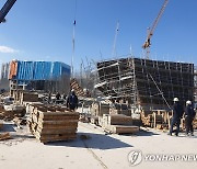 경북 구미서 강풍에 신축 아파트 1층 거푸집 무너져