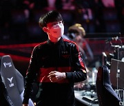 [LCK] '페이커' 첫 2,400킬..T1, 프레딧 꺾고 2연승