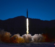 北, 단거리 탄도미사일 2발 발사..'북한판 에이태킴스' 추정(상보)
