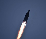 北, 단거리 탄도미사일 2발 발사..동해로 430km 비행