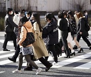 [속보] 일본, 코로나 하루 확진 2만명대..2주만에 '41배 폭증'
