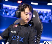 [포토] LCK 경기 준비하는 '표식' 홍창현