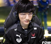 [포토] LCK 경기 준비하는 '피넛' 한왕호