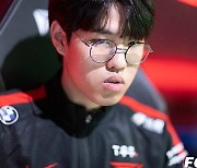 [포토] LCK 경기 준비 중인 '오너' 문현준