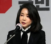 또 커지는 '김건희 리스크'..'7시간 통화' 일부 방송 허용